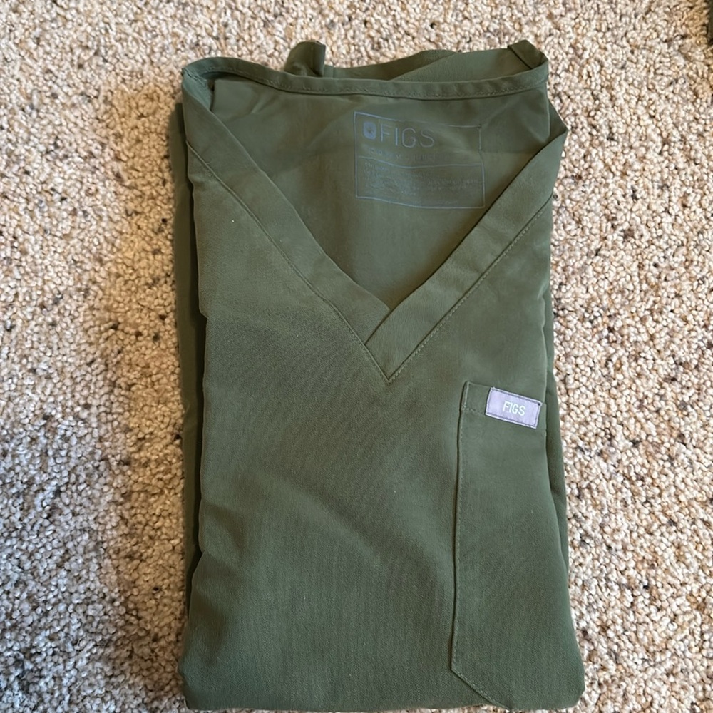 figs green scrub top